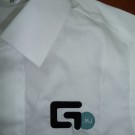 вышивка логотипа на рубашке